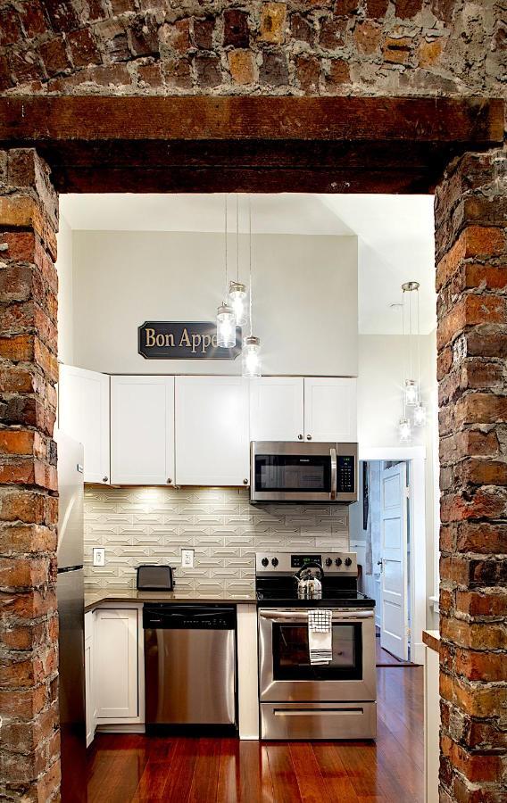 Newly Renovated Historic Townhome! Apartmán